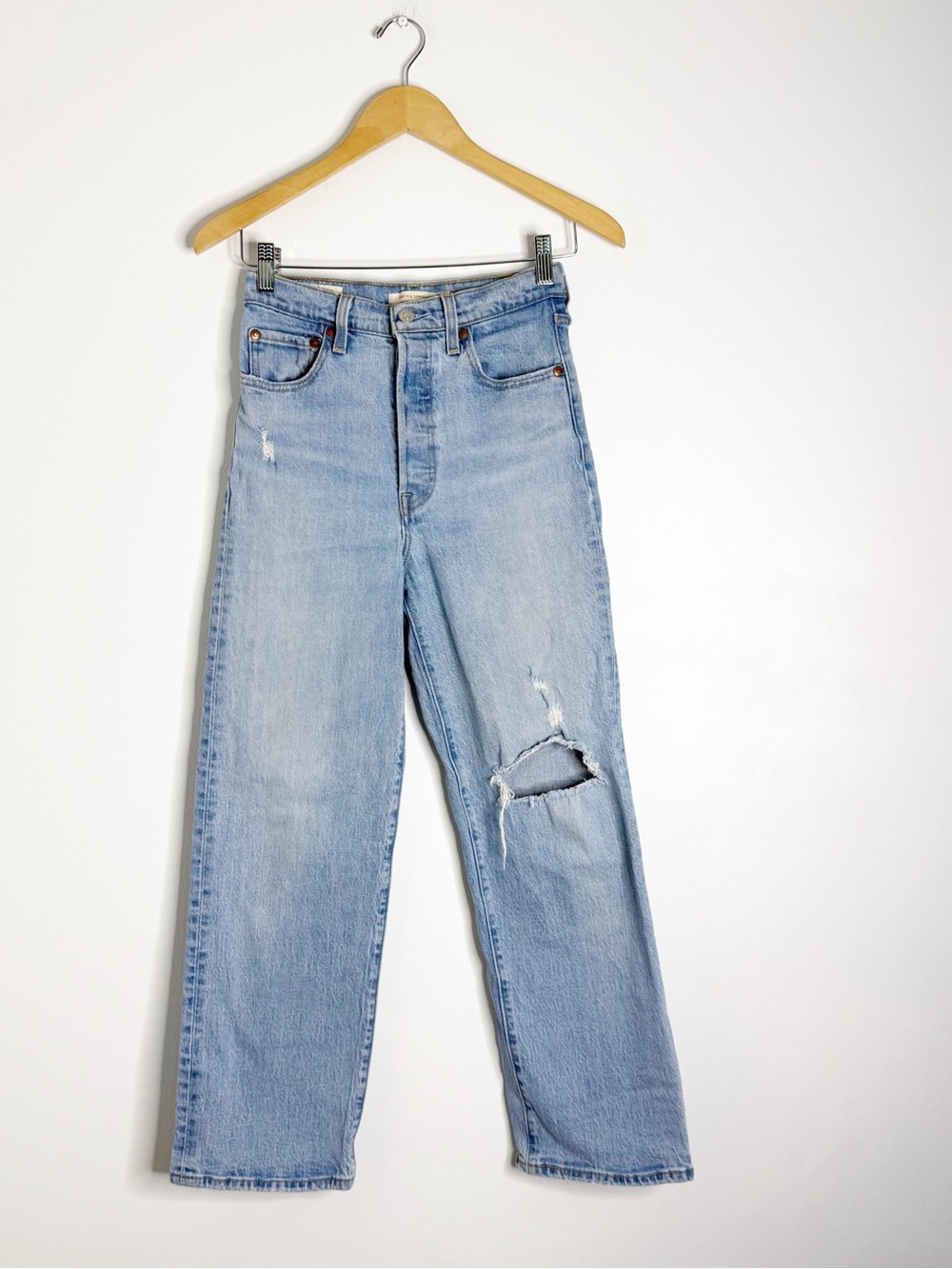 Levi’s Ribcage Straight Jeans Size 26 Light Wash Distressed High Rise